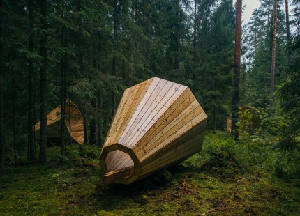 estonian-students-forest-megaphones-library-rooms-voru-county-designboom-06